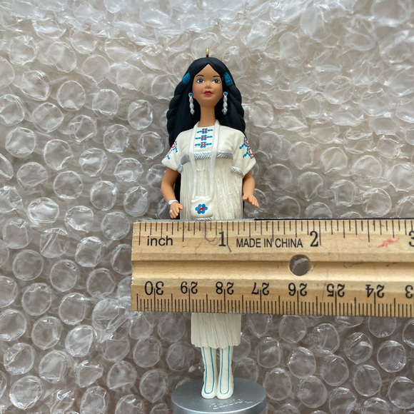 Native American Barbie Dolls of the World Barbie ornament by Hallmark ©️1996 NWT - Picture 13 of 13